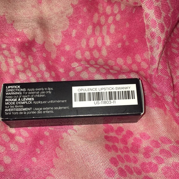 Younique opulence lipstick - Picture 3 of 4